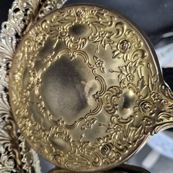 Elegant Gold Vanity Set with Mirror, Brush, and Comb - Picture 4 of 5